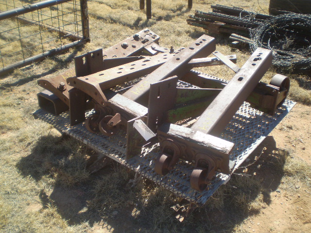 Tractor split stands